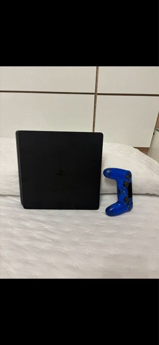 PS4 Slim Negra + Mando Azul