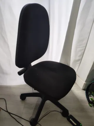 REGALO! Silla de escritorio negra con ruedas