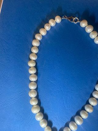 Collana perle acqua dolce con ciondolo rosso