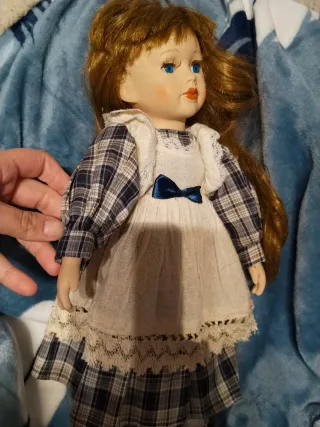 Muñeca de porcelana vintage