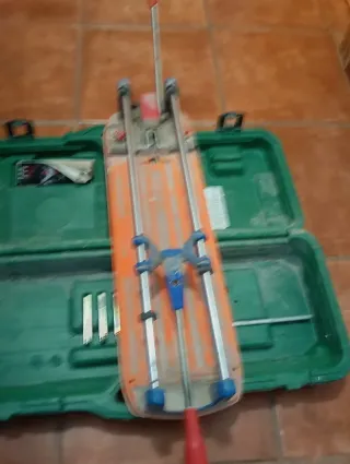 Maquina de cortar azulejos marca Rubí TS 40