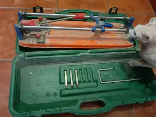 Maquina de cortar azulejos marca Rubí TS 40