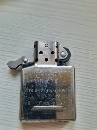 Mechero Antiguo Diseño Dragón y Rueda Zodiacal