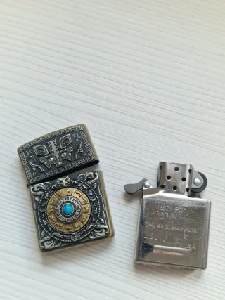 Mechero Antiguo Diseño Dragón y Rueda Zodiacal