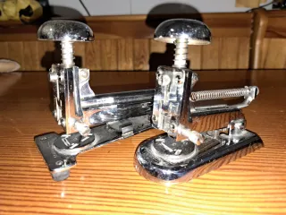 Grapadora antigua decorativa cromada