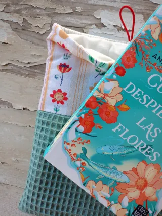 Funda para libro con estampado floral