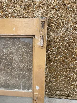 Ventana antigua con tapaluz