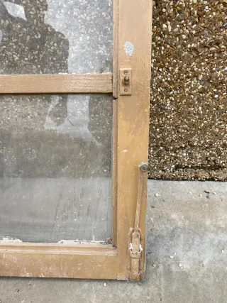 Ventana antigua con tapaluz