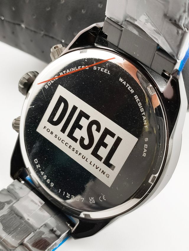 Reloj Diesel Spiked nuevo, negro y dorado