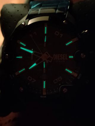 Reloj Diesel Spiked nuevo, negro y dorado
