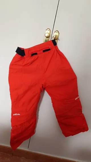 Pantalón de nieve infantil rojo.