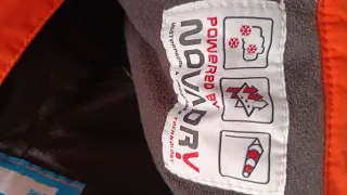 Pantalón de nieve infantil rojo.