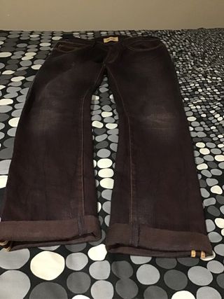 Pantalón Tavex Skinny Morado Oscuro Talla 32/33