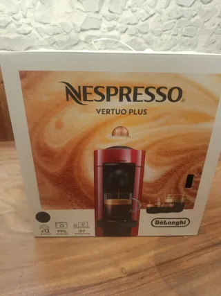 Cafetera Nespresso Vertuo Plus + 28 cápsulas
