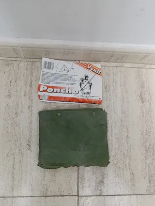 Poncho de acampada Vynil verde