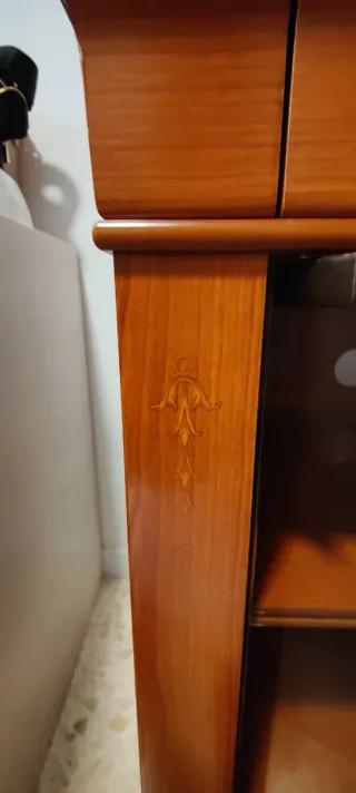 Mueble aparador provenzal con ruedas