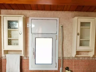 Set di mobili da bagno bianco in legno