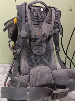 Mochila portabebés DEUTER montaña