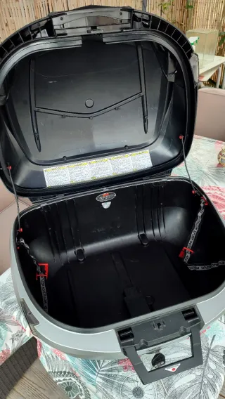 Baúl GIVI V56 Maxia 4 Moto Negro/Gris