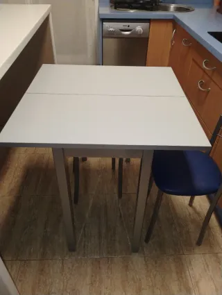 Mesa cocina extensible + 2 sillas