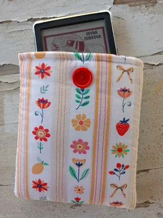 Funda Kindle Flores y Fresas