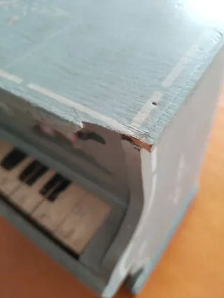 Antiguo piano de juguete