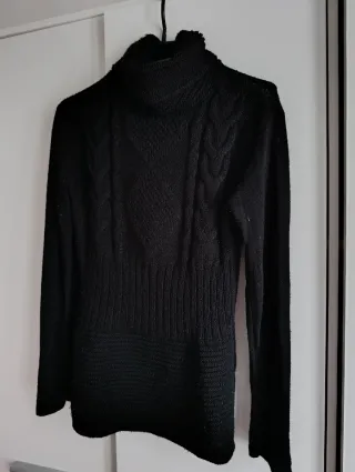 Jersey negro cuello alto talla única