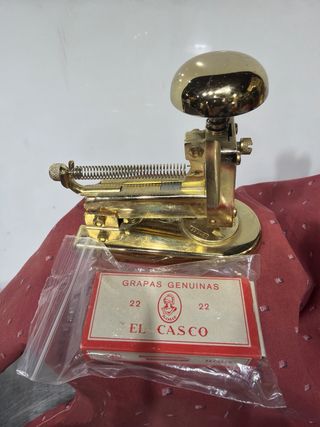 El Casco Oro : Sacapuntas, grapadora, porta celo.