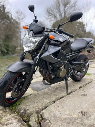 Yamaha XJ6 Naked Negra/Gris