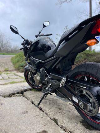 Yamaha XJ6 Naked Negra/Gris