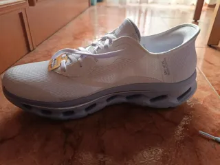 Zapatillas Skechers sin estrenar precio tienda 110