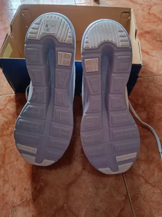 Zapatillas Skechers sin estrenar precio tienda 110