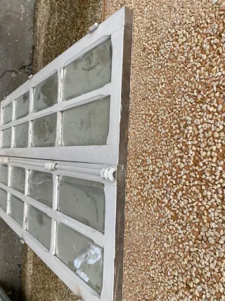 Hojas de ventana de 2 hojas de madera con cristal.