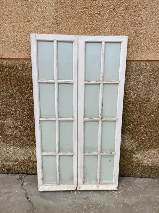 Hojas de ventana de 2 hojas de madera con cristal.