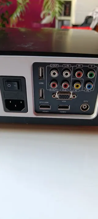 Proyector y Pantalla XSAGON.