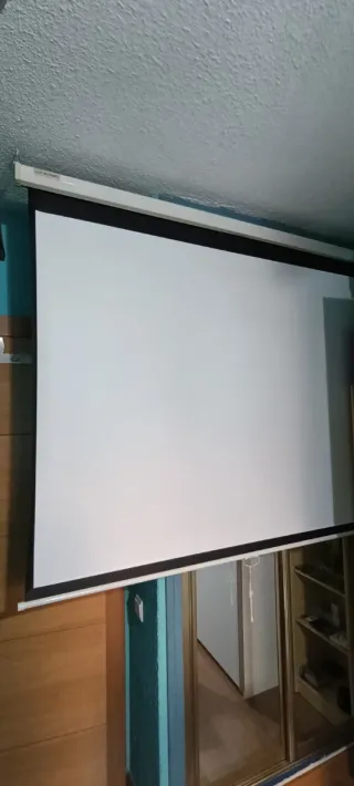 Proyector y Pantalla XSAGON.