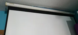 Proyector y Pantalla XSAGON.