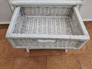 Cajonera de bambú y mimbre blanca