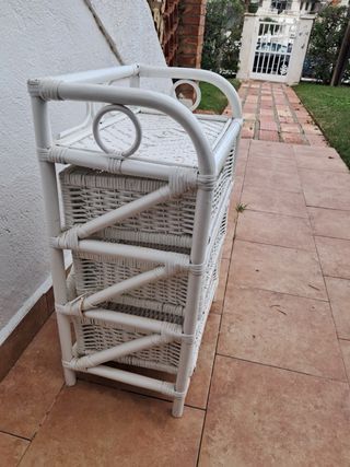 Cajonera de bambú y mimbre blanca