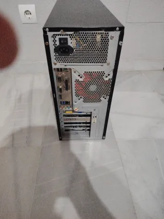 Ordenador LG Negro y Rojo