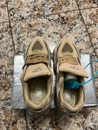 New Balance 9060 Beige/Marrón