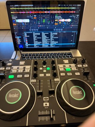 DJ STARTER PACK MacBook Pro i7 quad core + Console