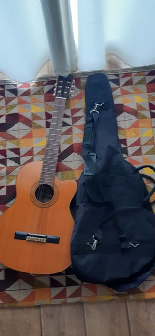 Maison - Guitarra española con EQ.