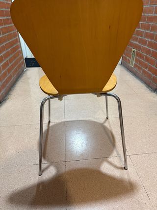 Silla de madera y metal