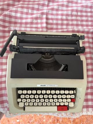 Máquina de escribir Olivetti Lettera 42