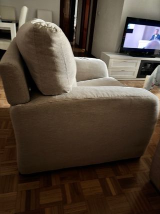 Sillón de tela beige