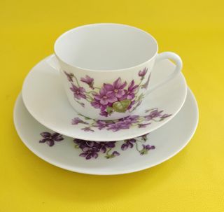Set de desayuno Limoges con flores violetas