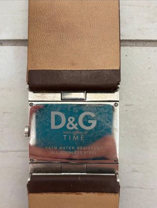 Reloj D&G rectangular burdeos