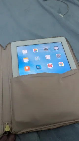 iPad 2 Blanco 16GB con Funda y Estuche