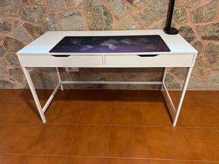 Escritorio blanco y negro metal y madera